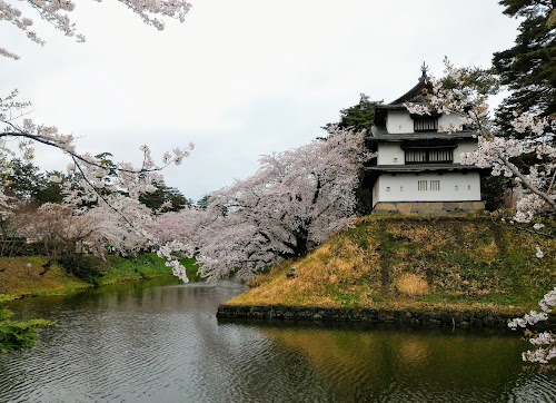 Hirosaki Castle Botanical Garden