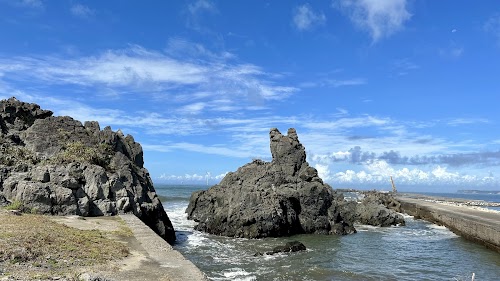 Inu-iwa (Dog Rocks)