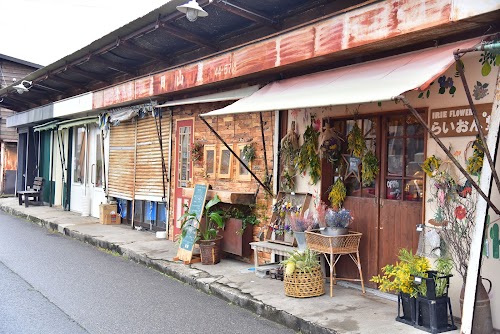 Nuttari Terrace shopping street