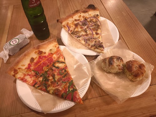 HUGHES PIZZA (ヒューズ ピザ)