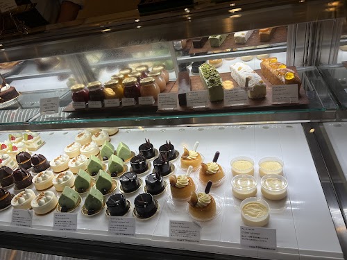 Pâtisserie Ravi,e relier