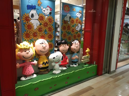 Snoopy Town Shop