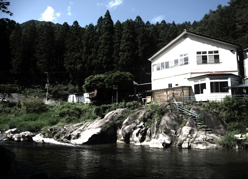 earth hostel: nikko hostel riverhouse
