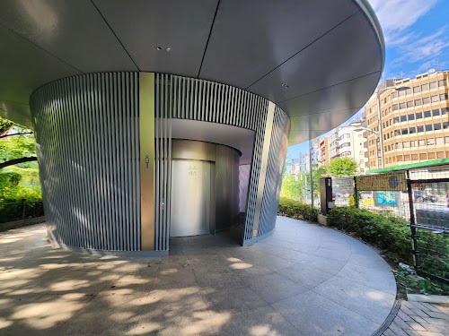 Jingū-dōri Park public toilet