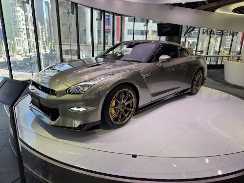  Nissan Crossing location image photo