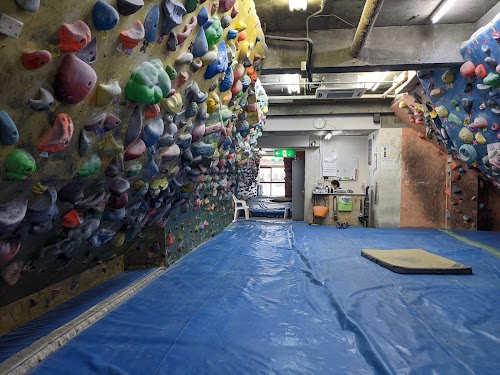 Bouldering gym J & S Nakano