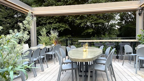Cafe & BBQ♪Beer Garden at Inokashira Terrace “HONOO” overlooking the autumn leaves