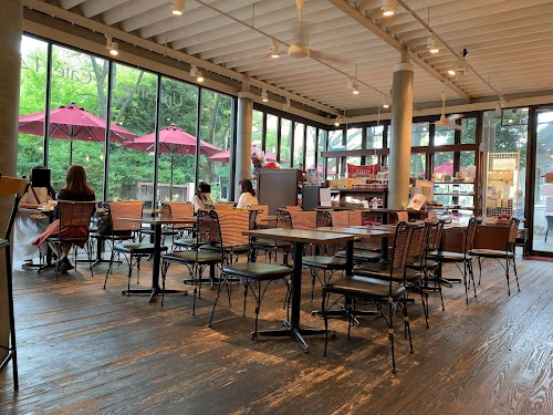 Uni.Shop & Cafe 125