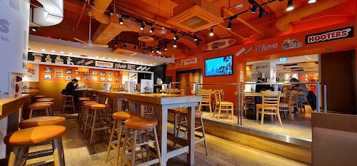 Hooters
