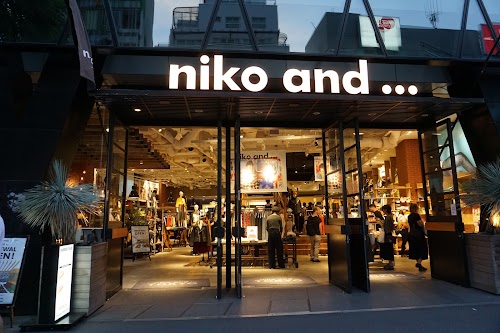 niko and ... TOKYO