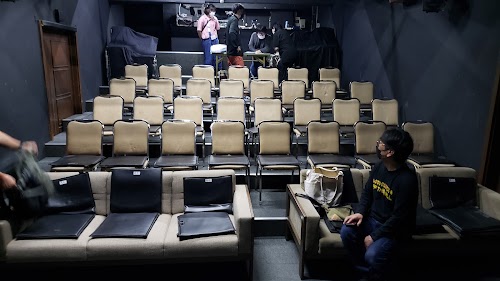 Theater 711