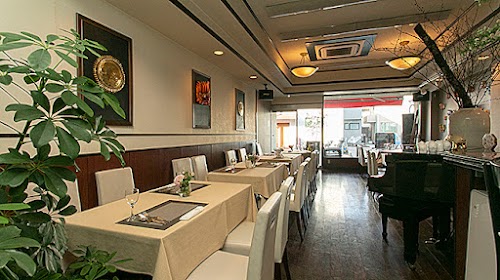 Roger’s Kitchen Tokyo